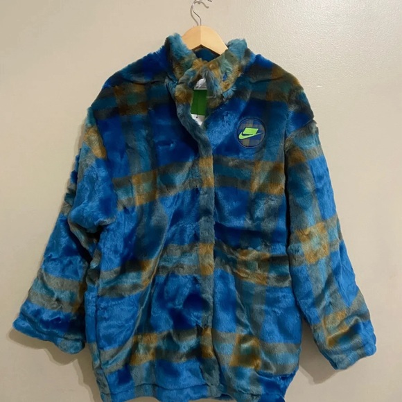 Nike Sportswear oversized faux fur plaid jacket DD4541-476 NWT size L - Picture 2 of 6